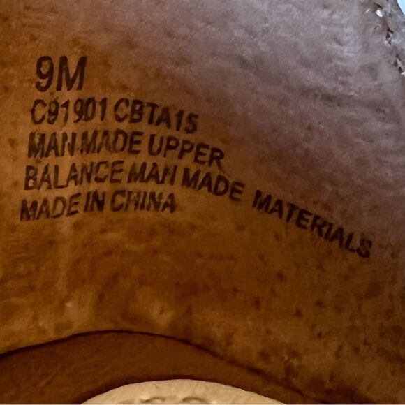 B.o.c Sedge White & Pewter
Womens braided gladiator sandals white size 9 GUC - Picture 11 of 14